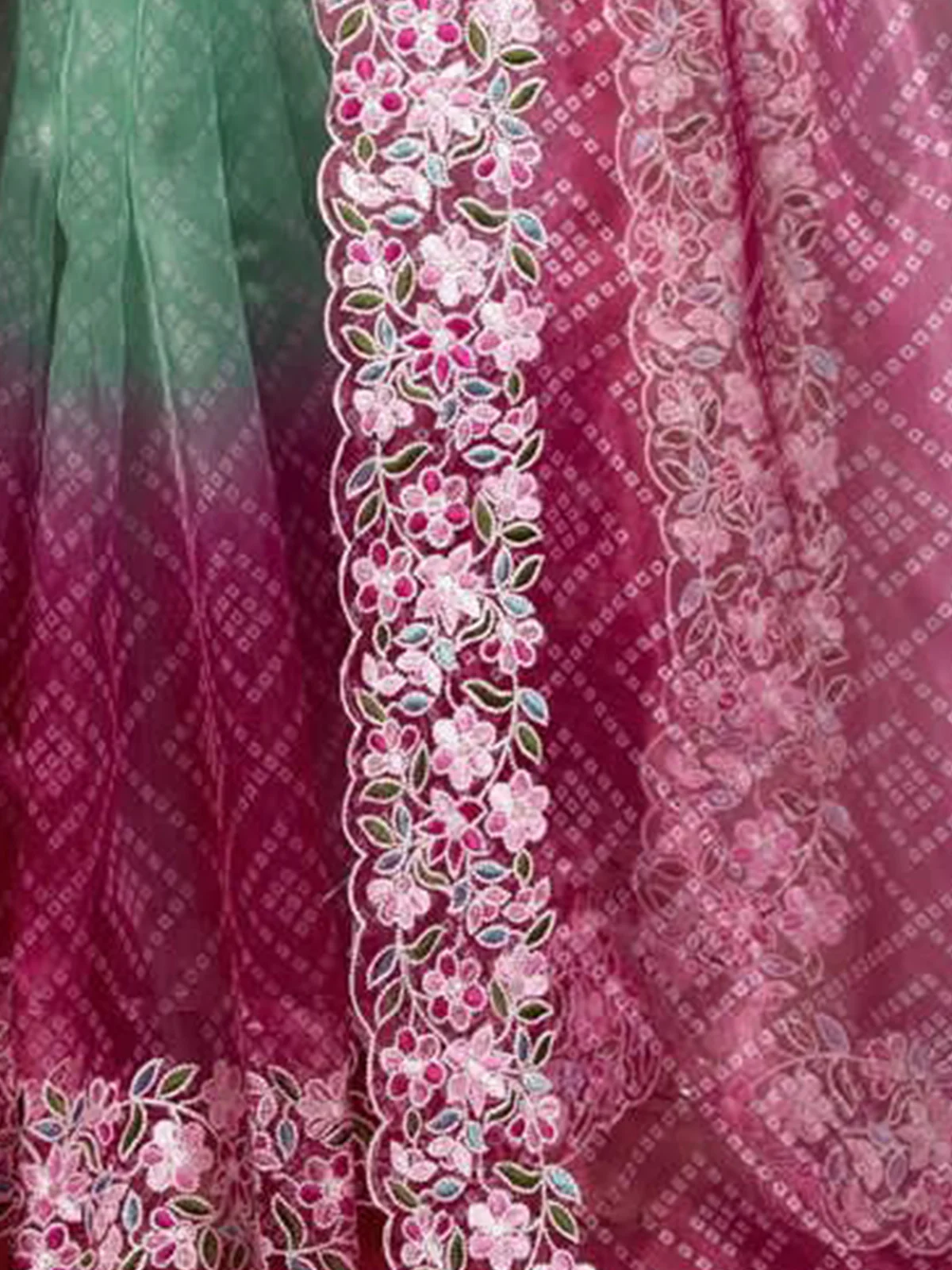 Odette Women Sea Green And Pink Organza Saree With Unstitched Blouse - Image 5