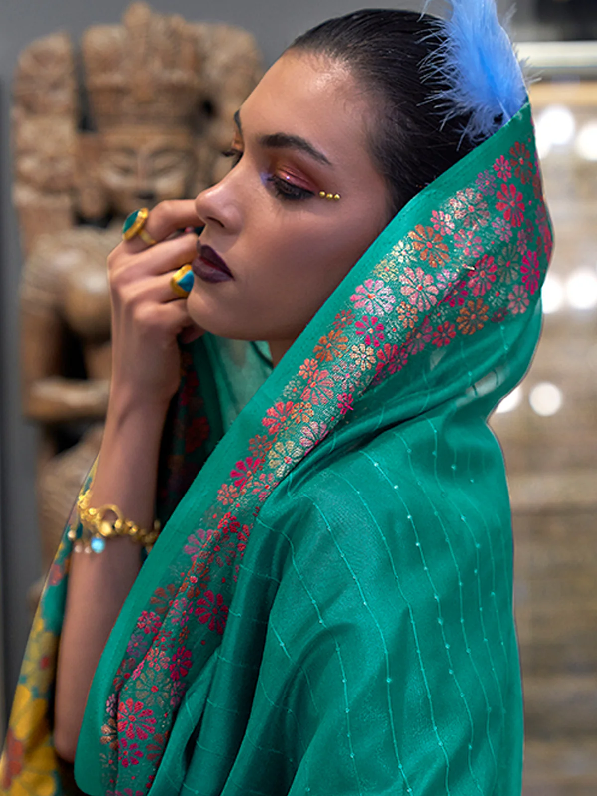 Odette Women Sea Green Organza Woven Saree With Unstitched Blouse - Image 2