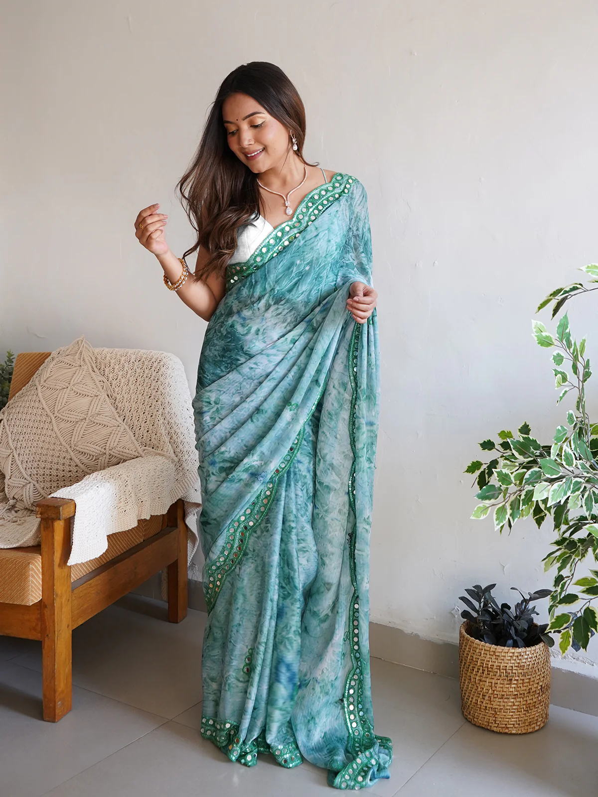 Odette Women Sea Green Satin Georgette Prism Print Saree With Unstitched Blouse - Image 3