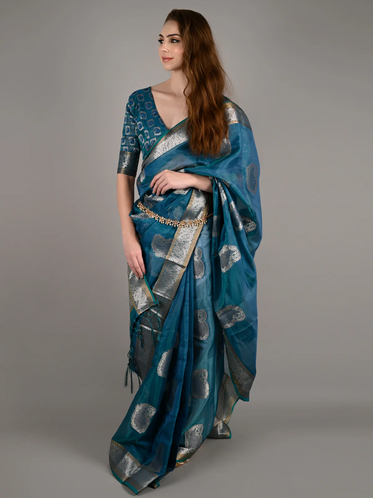 Odette Women Teal Organza Woven Saree With Unstitched Blouse - Image 2