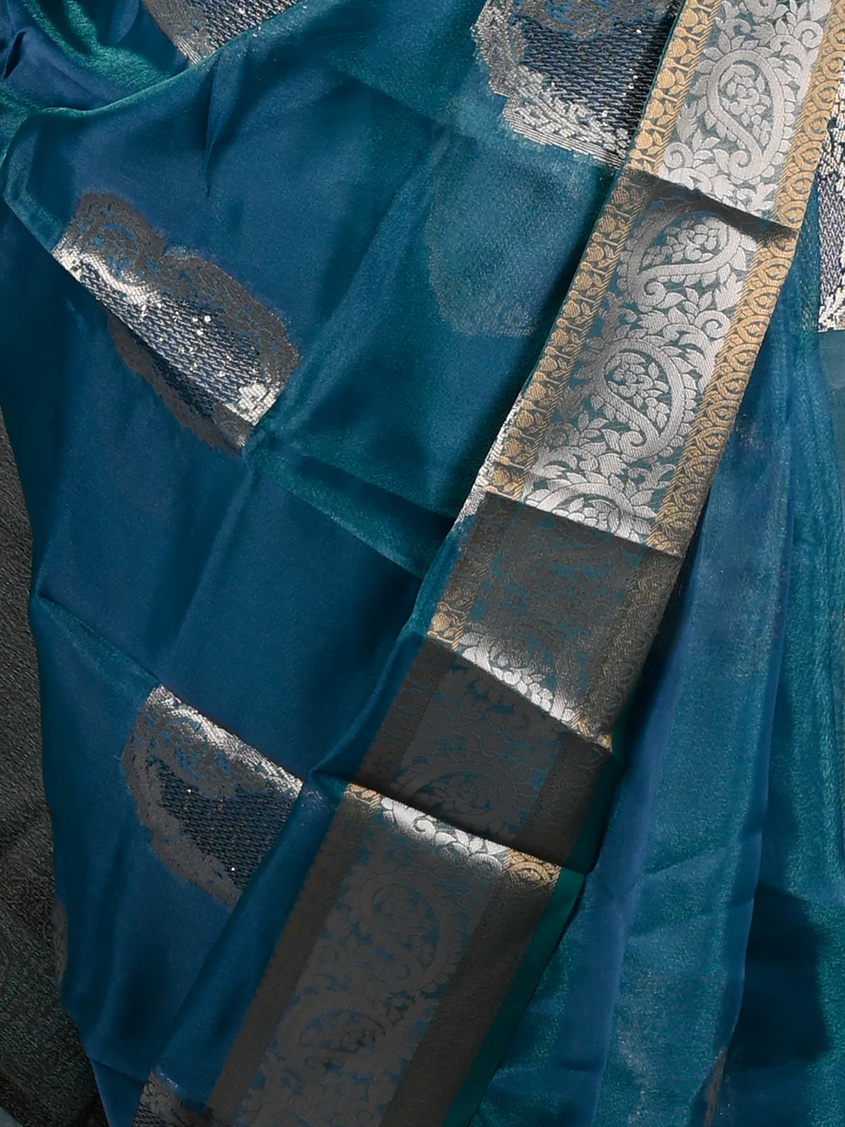 Odette Women Teal Organza Woven Saree With Unstitched Blouse - Image 4
