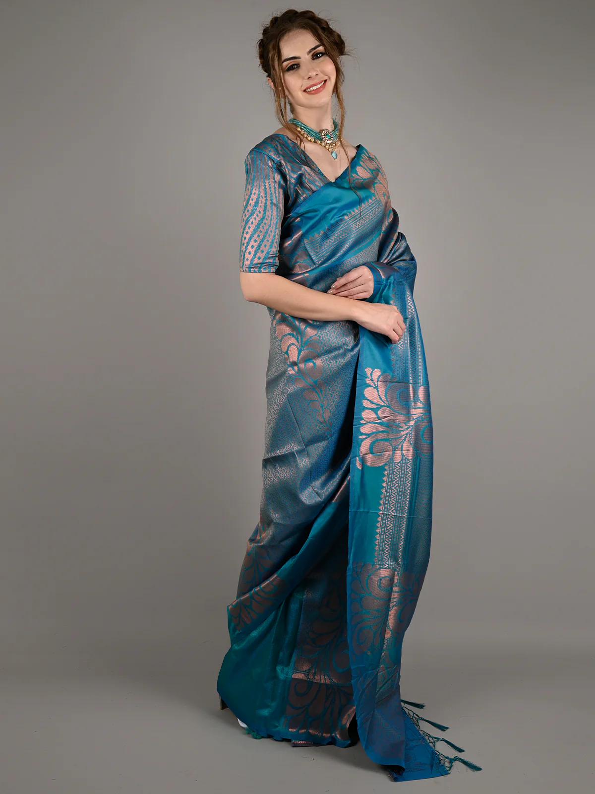 Odette Women Teal Silk Blend Woven Saree With Unstitched Blouse - Image 2
