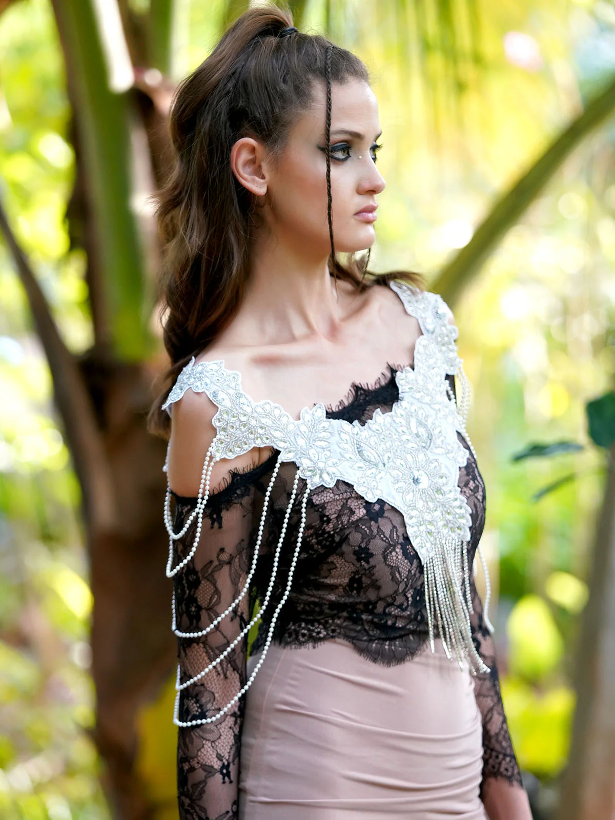 Odette Women The Glitzy Pearl Tasseled Silver Colored Cape - Image 4