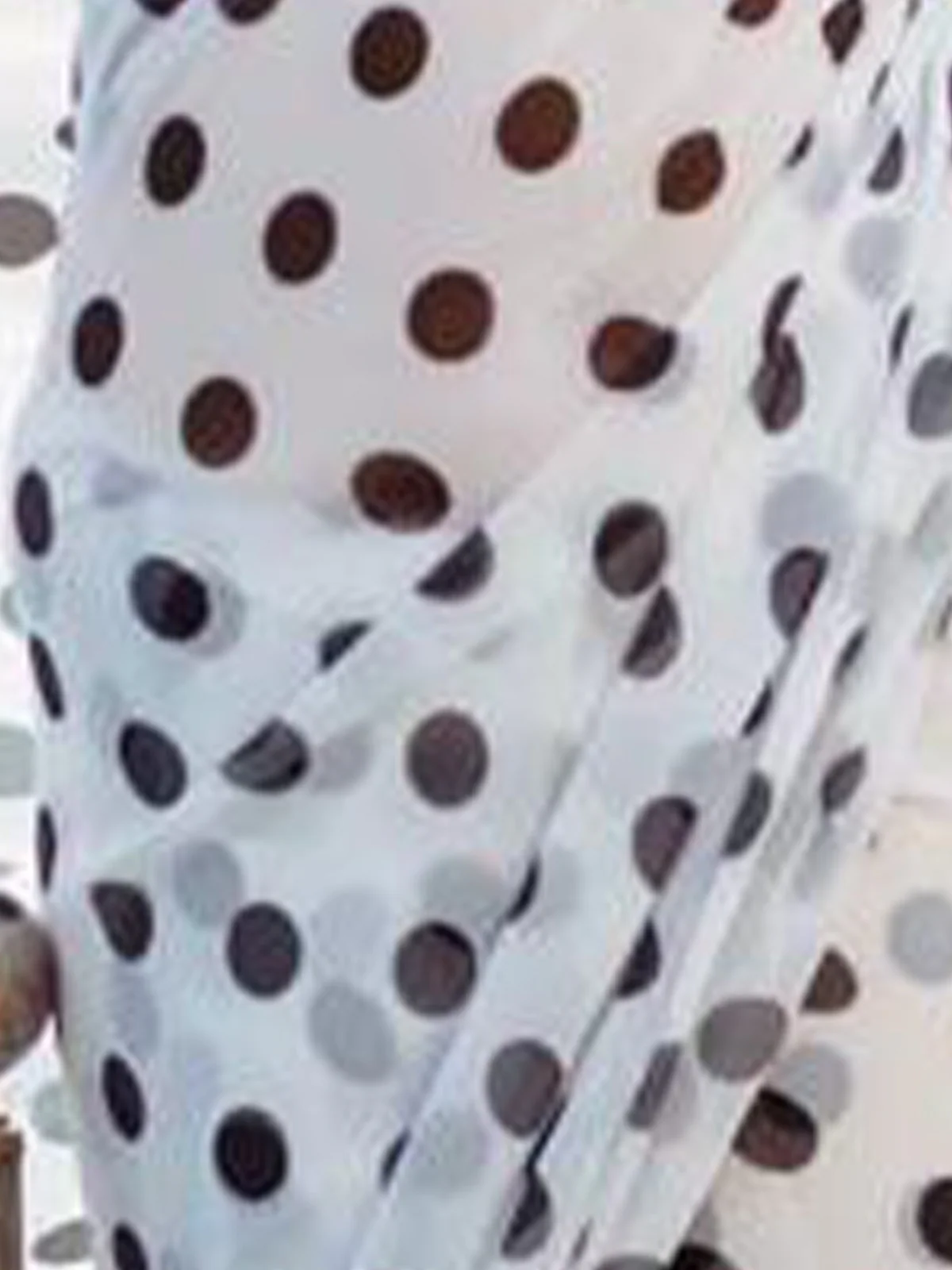 Odette Women White Georgette Polka Dots Saree With Unstitched Blouse - Image 5