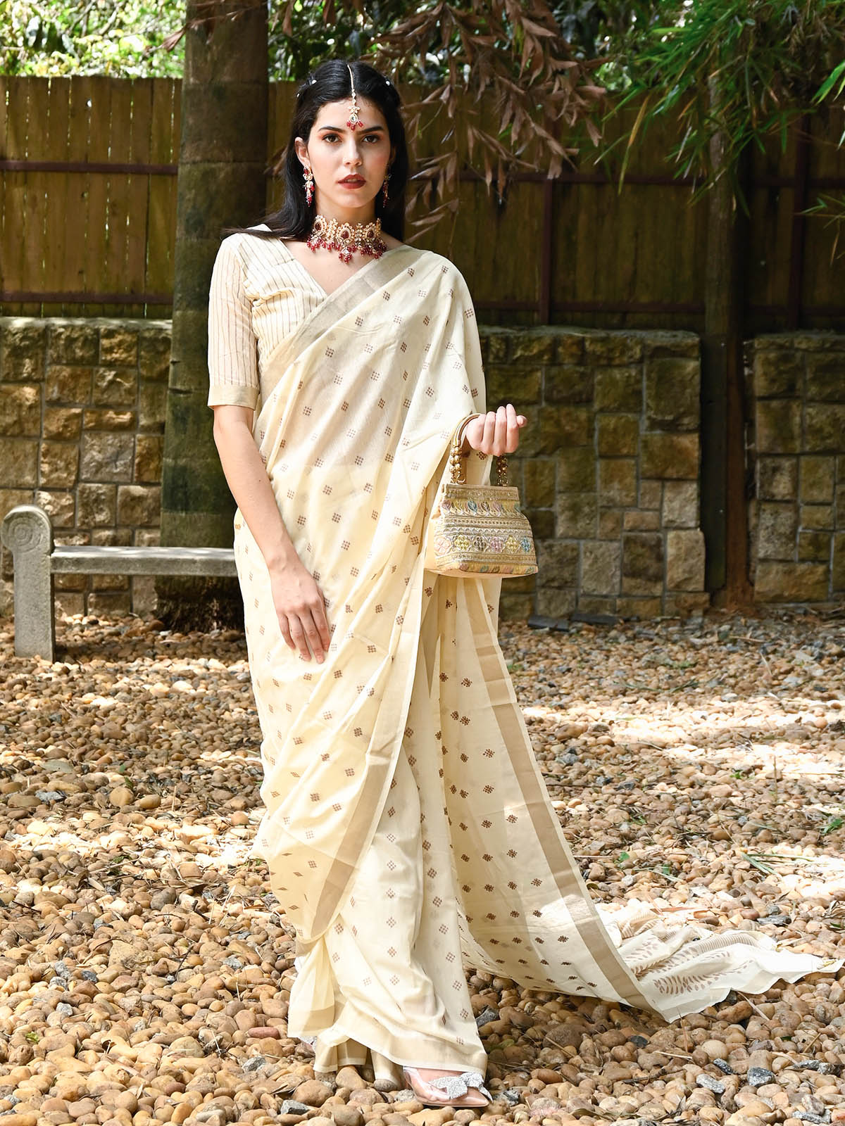 Odette Women Apricot Viscose Woven Saree With Unstitched Blouse - Image 3