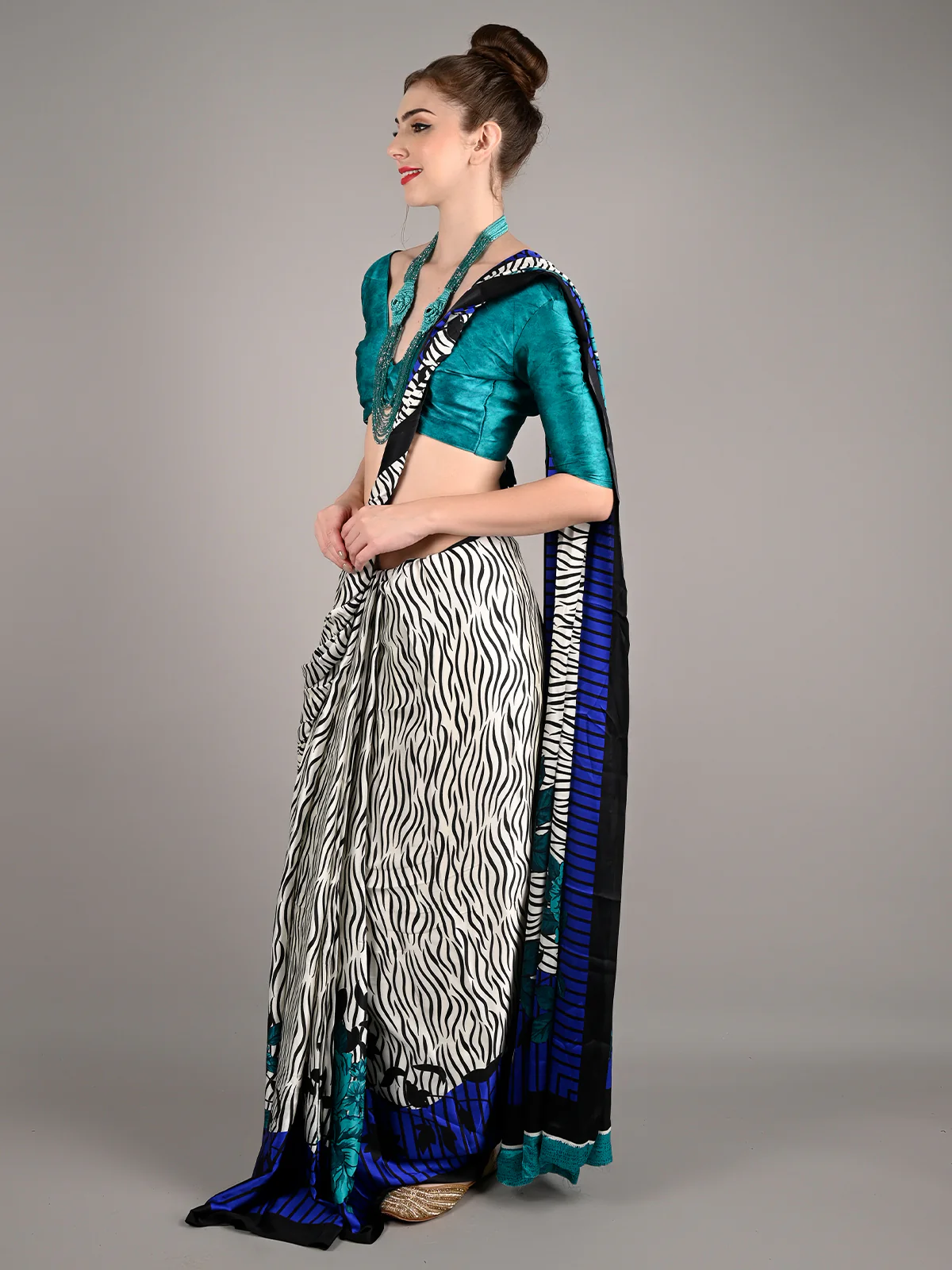 Odette Women White Satin Crepe Stripes Saree With Unstitched Blouse - Image 2