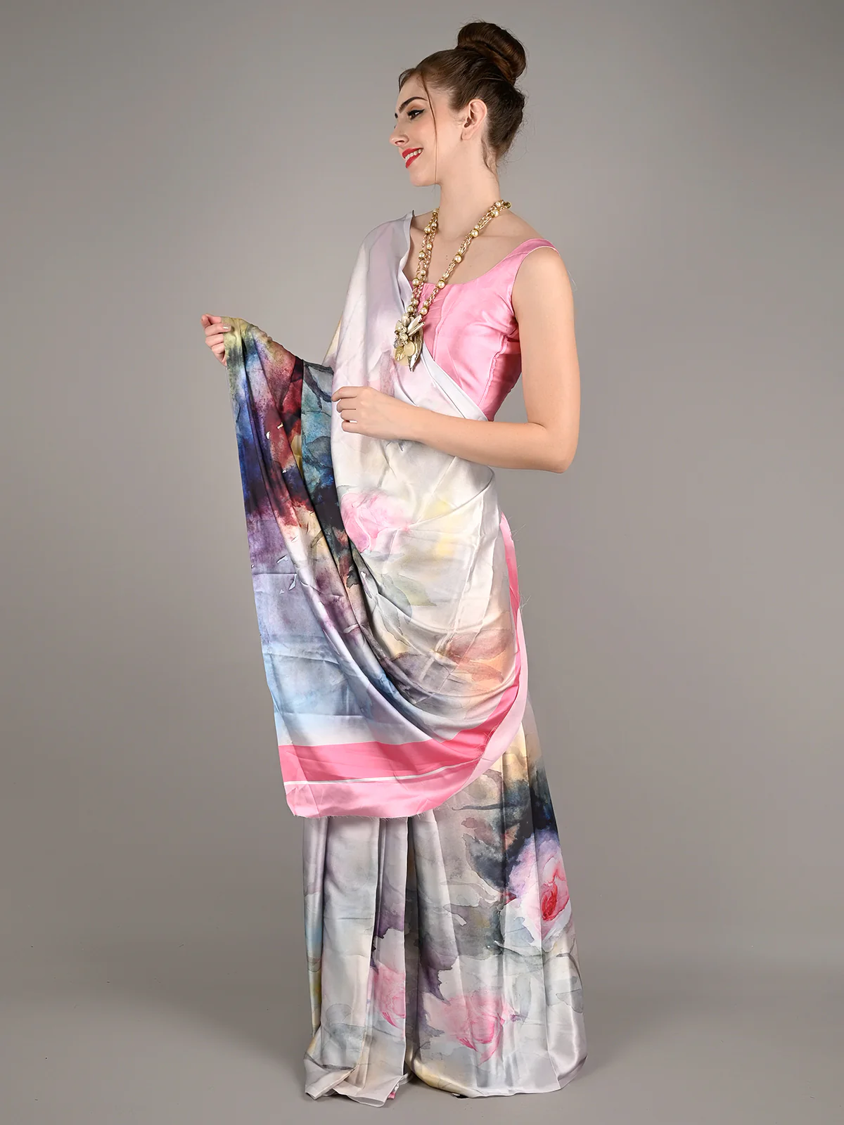 Odette Women White Silk Blend Digital Floral Print Saree With Unstitched Blouse - Image 2
