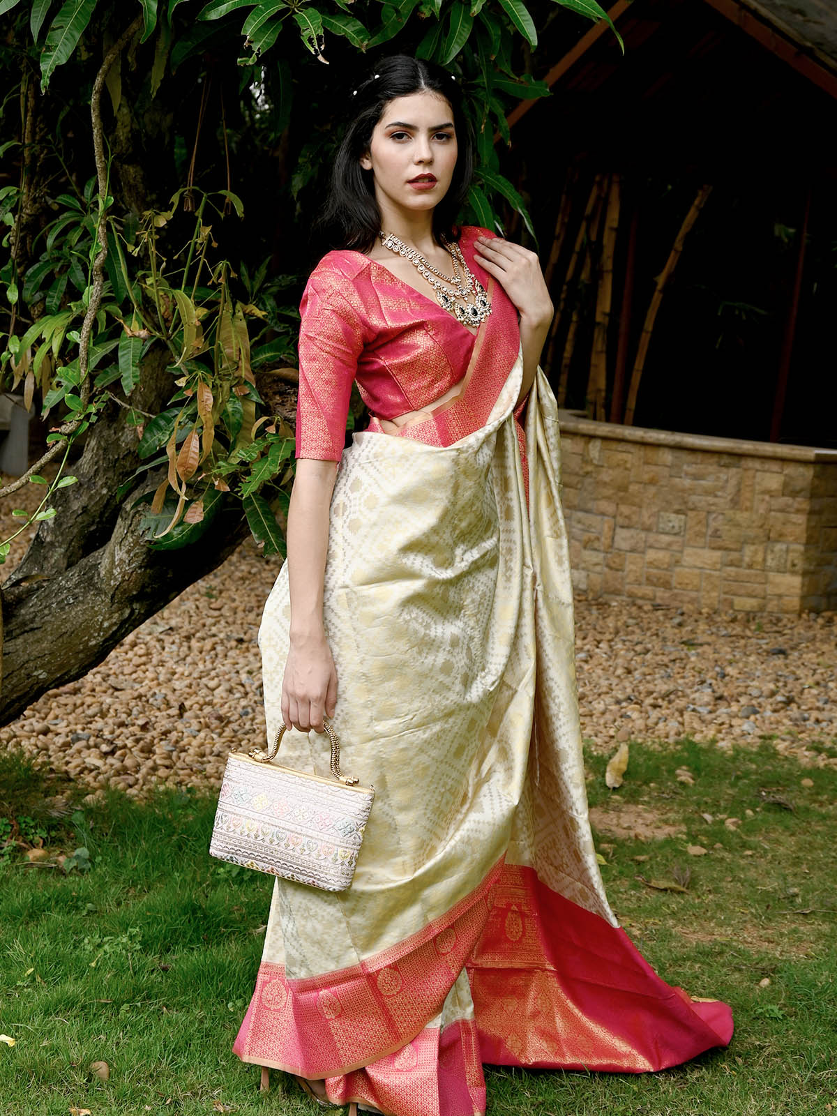 Odette Women Apricot Silk Handloom Weaving Saree With Unstitched Blouse - Image 2