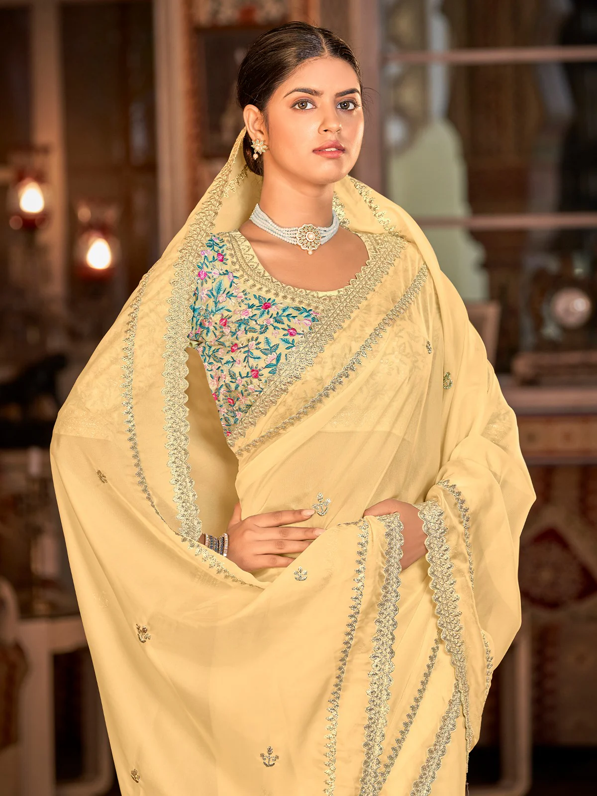 Odette Women Yellow Organza Embroidered Saree With Unstitched Blouse - Image 3