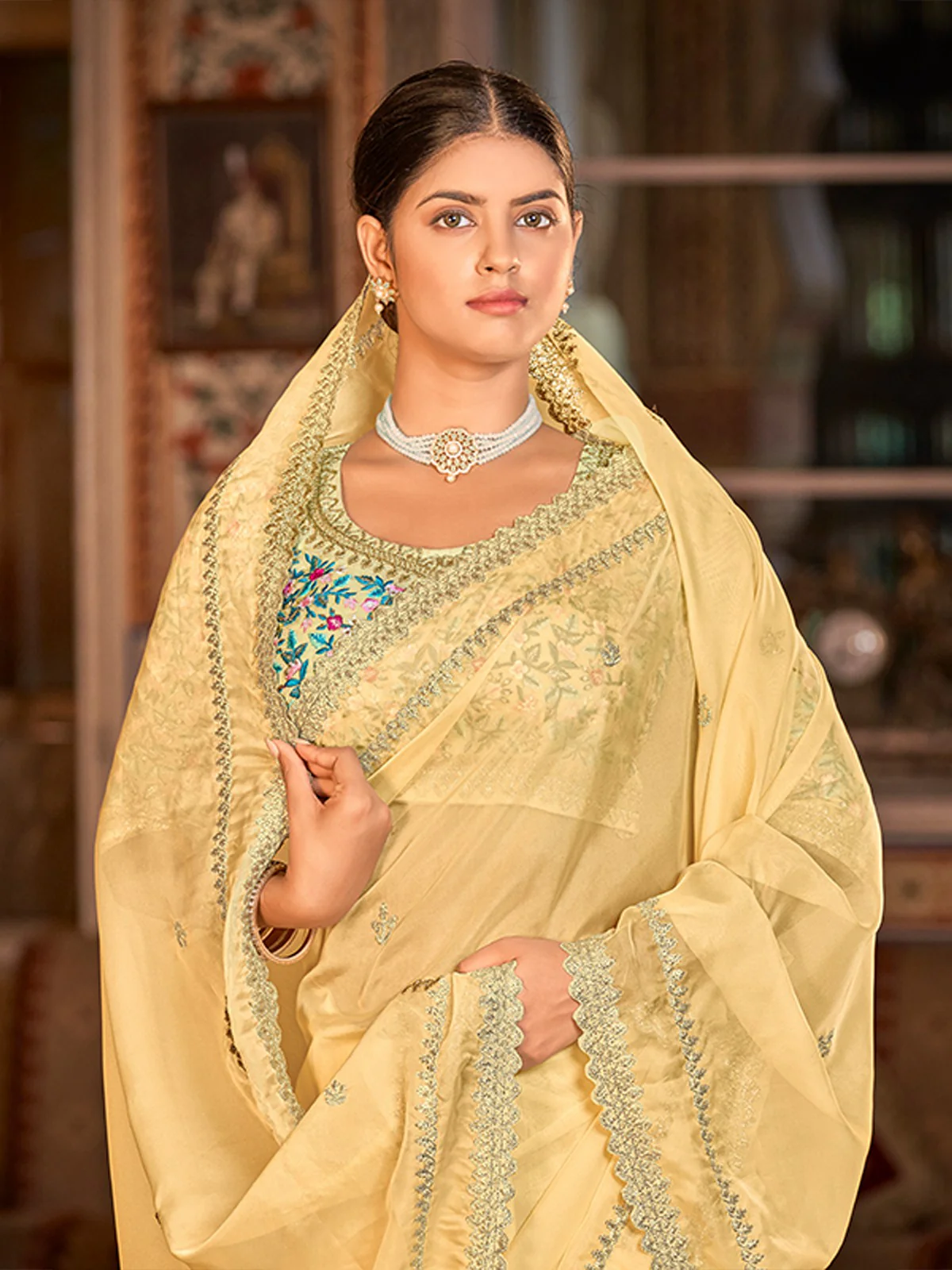 Odette Women Yellow Organza Embroidered Saree With Unstitched Blouse - Image 4