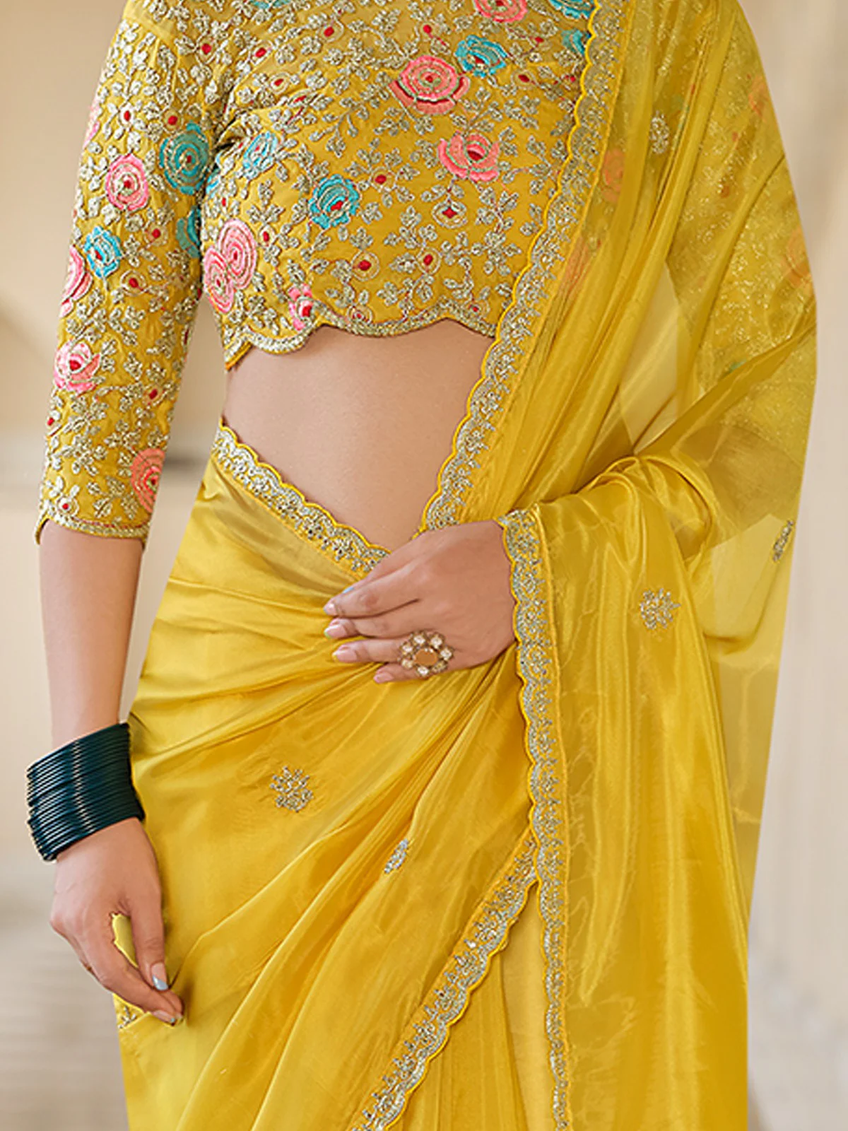 Odette Women Yellow Organza Embroidered Saree With Unstitched Blouse - Image 3