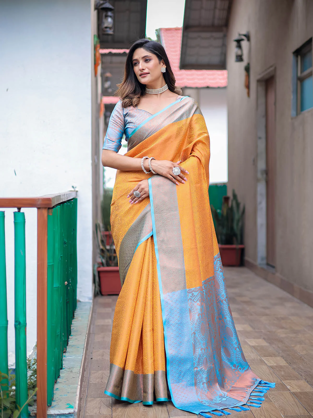 Odette Women Yellow Silk Blend Woven Saree With Unstitched Blouse - Image 3